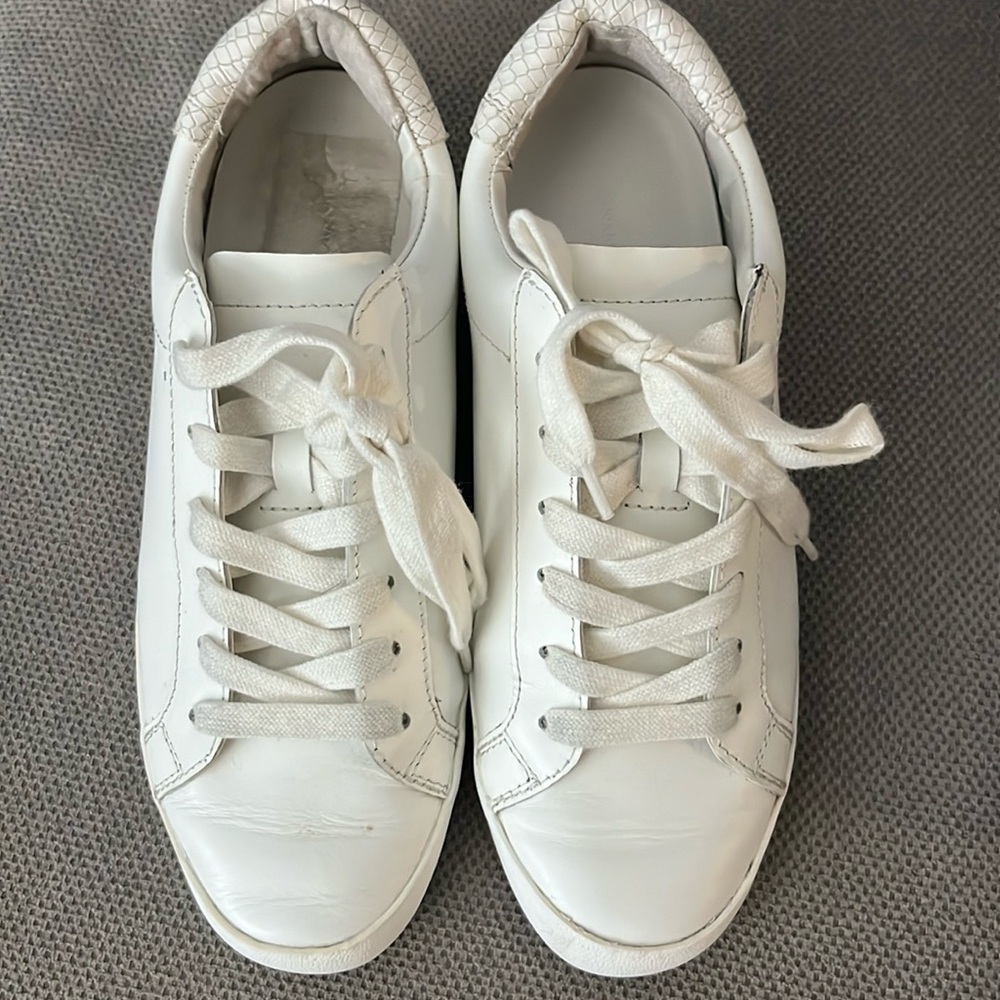 Banana Republic lace up sneakers size 6.5 white